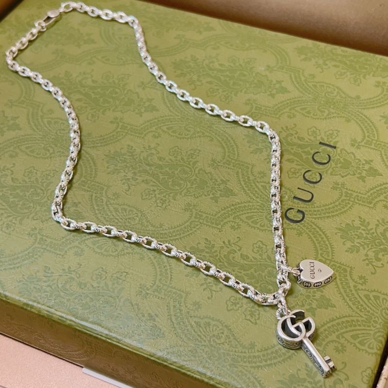 G*u*i necklaces